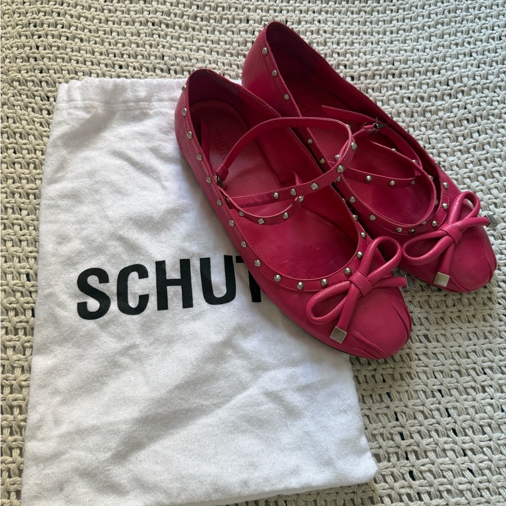 SCHUTZ Pink Strappy Flats Elegant Design